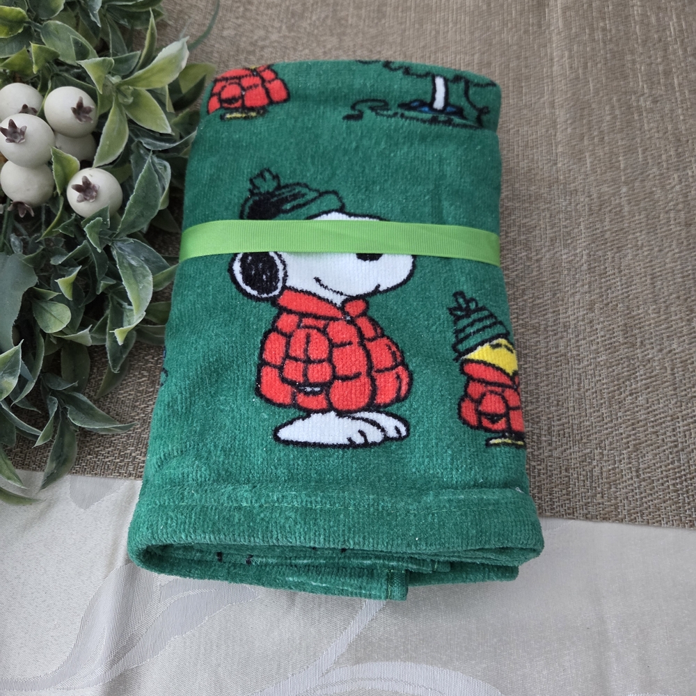 Peanuts Green and Red Hand Towel